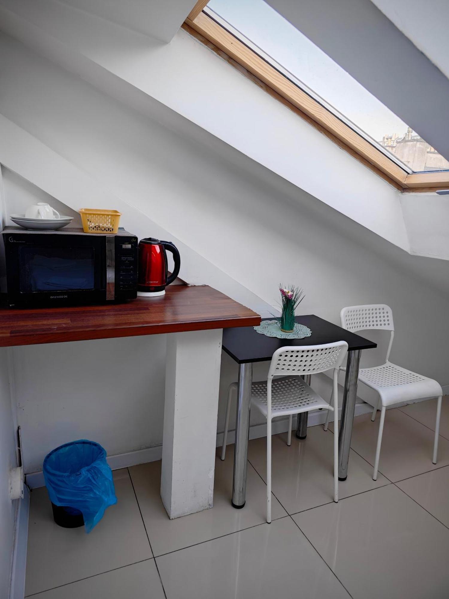 Apartamenty Hoza Attic Studio Varşova Oda fotoğraf