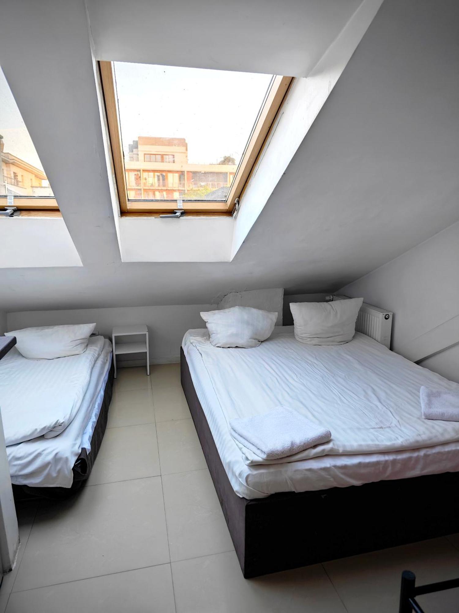 Apartamenty Hoza Attic Studio Varşova Oda fotoğraf