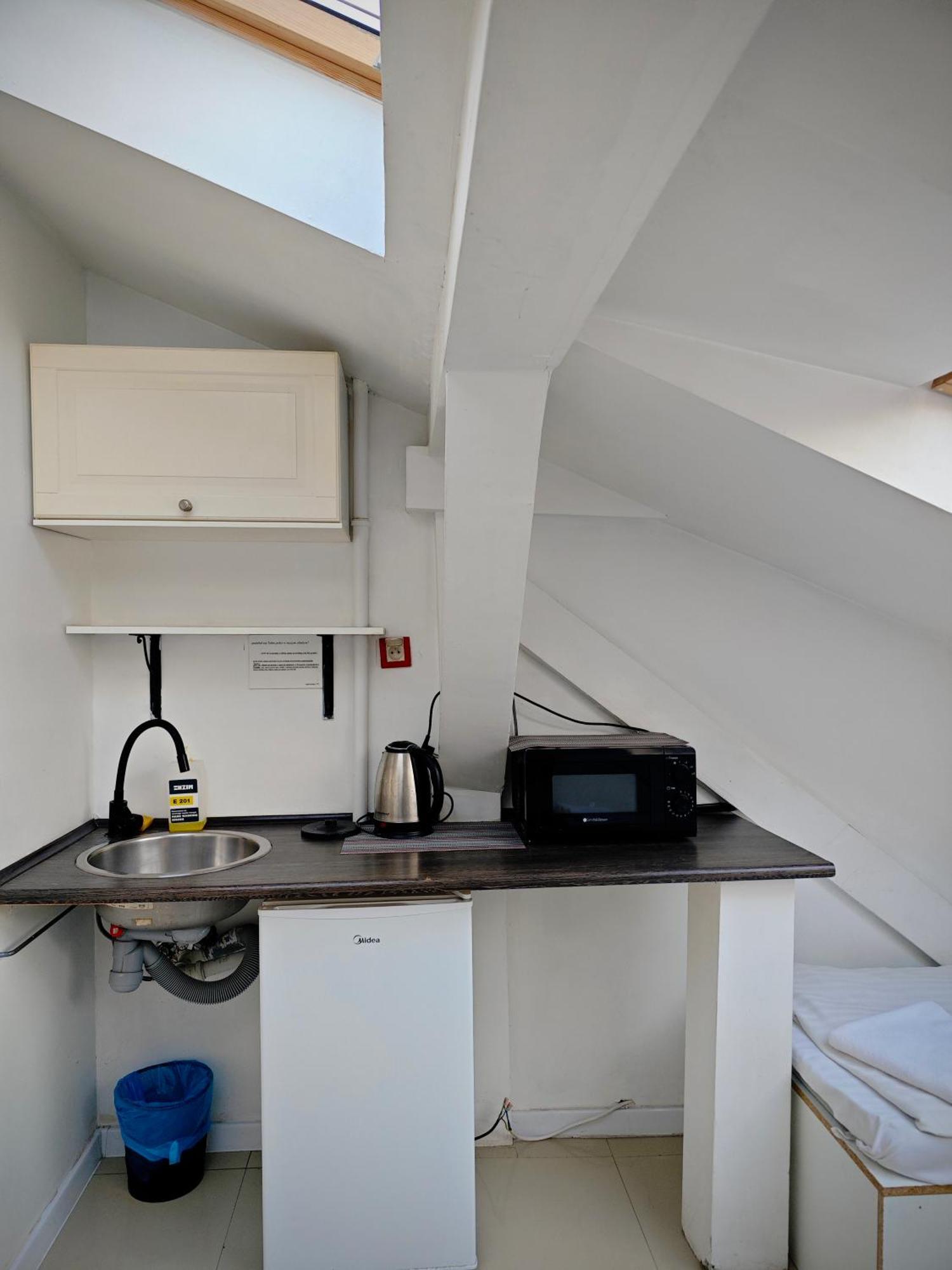 Apartamenty Hoza Attic Studio Varşova Oda fotoğraf