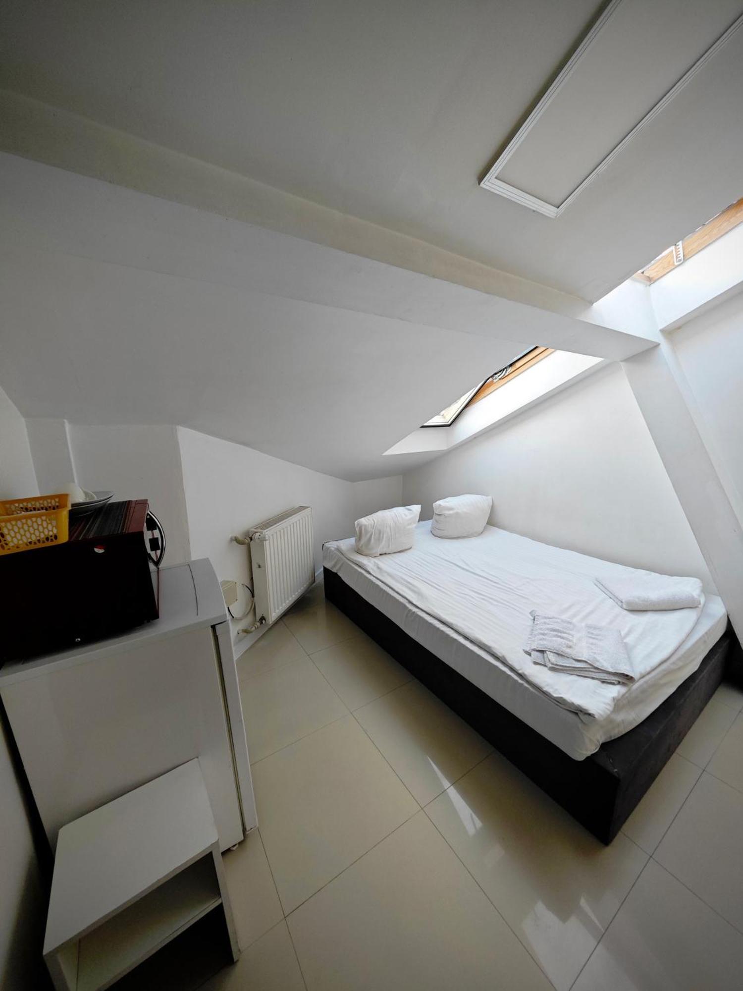 Apartamenty Hoza Attic Studio Varşova Oda fotoğraf
