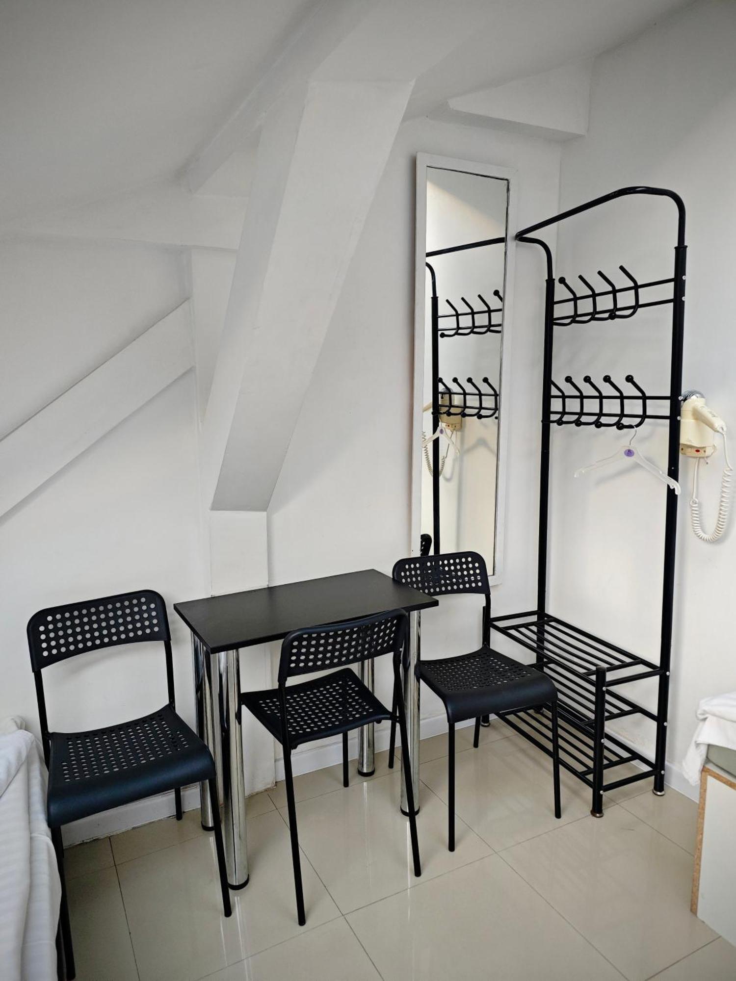 Apartamenty Hoza Attic Studio Varşova Oda fotoğraf