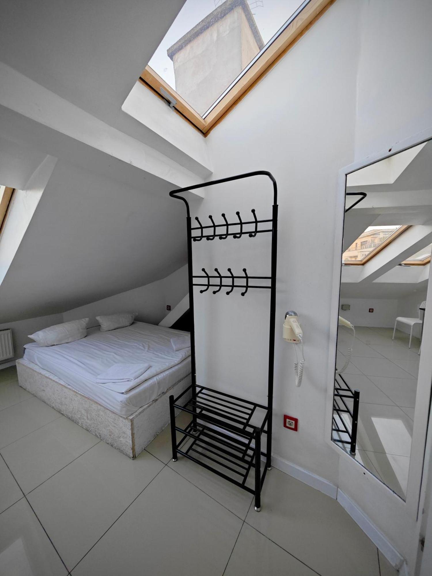 Apartamenty Hoza Attic Studio Varşova Oda fotoğraf
