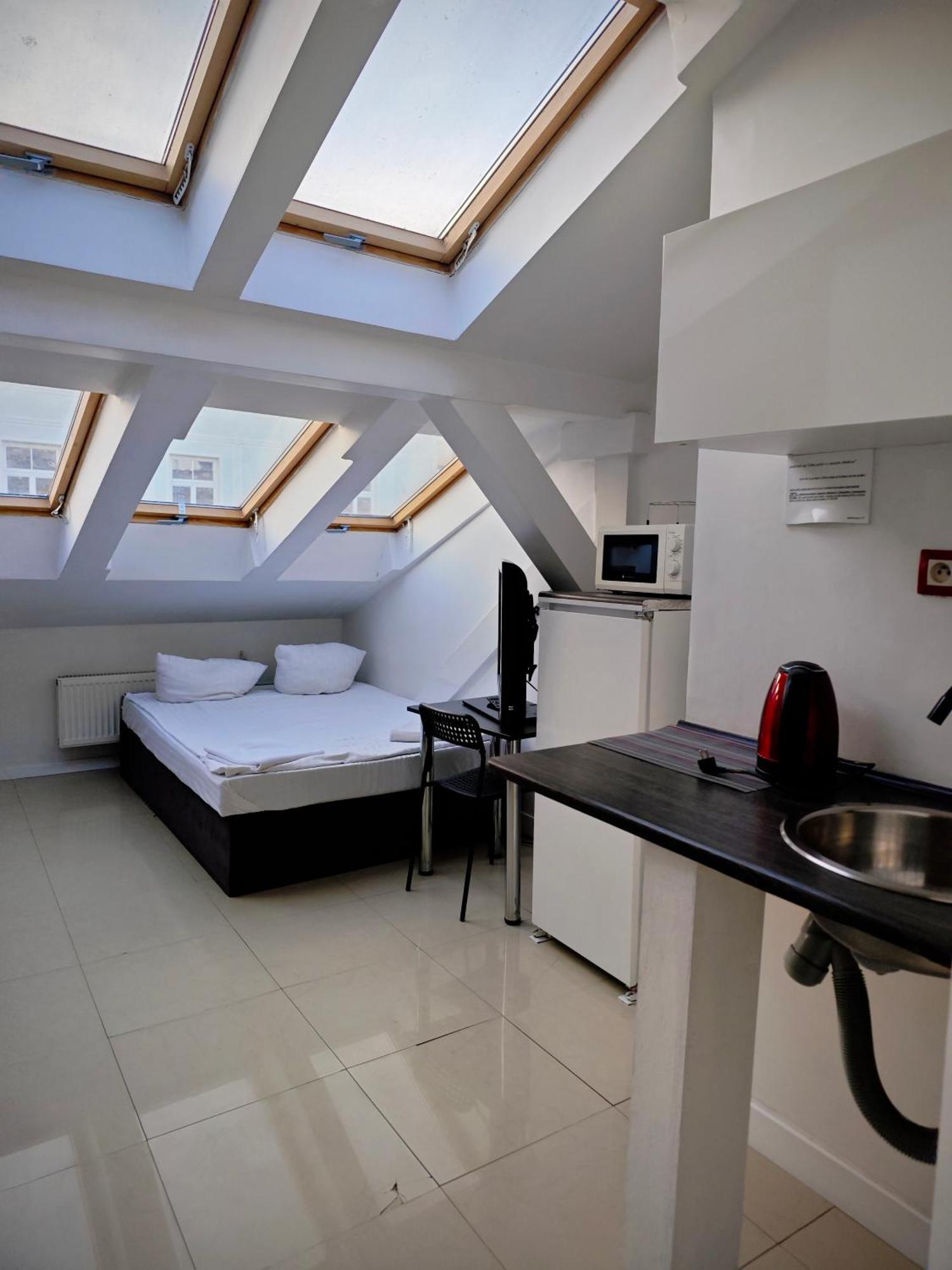 Apartamenty Hoza Attic Studio Varşova Oda fotoğraf