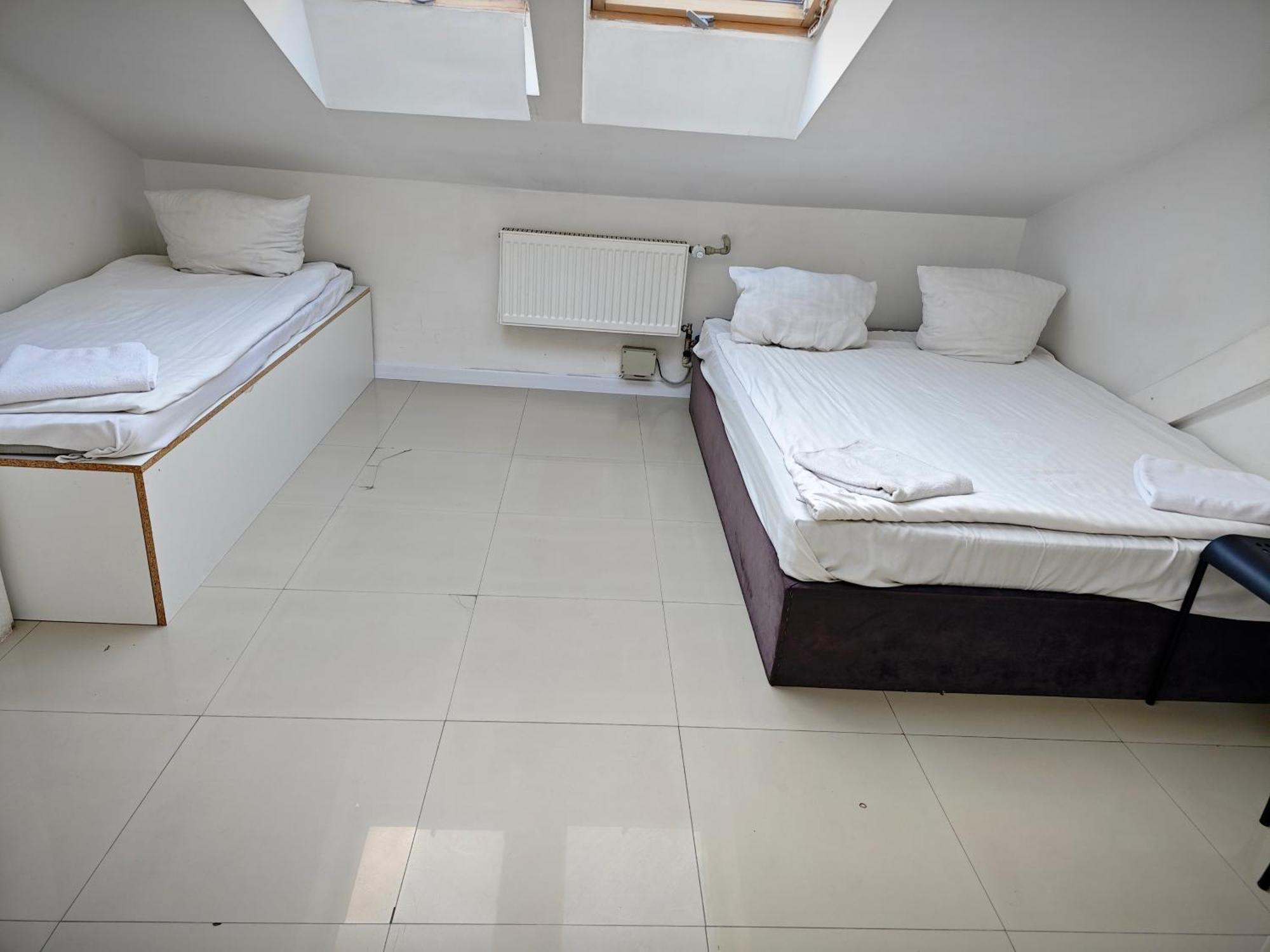 Apartamenty Hoza Attic Studio Varşova Oda fotoğraf